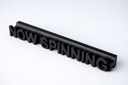 Plates vāka displejs "NOW SPINNING"