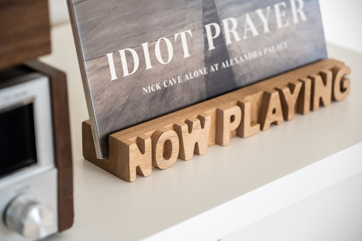 Plates vāka  displejs "NOW PLAYING"