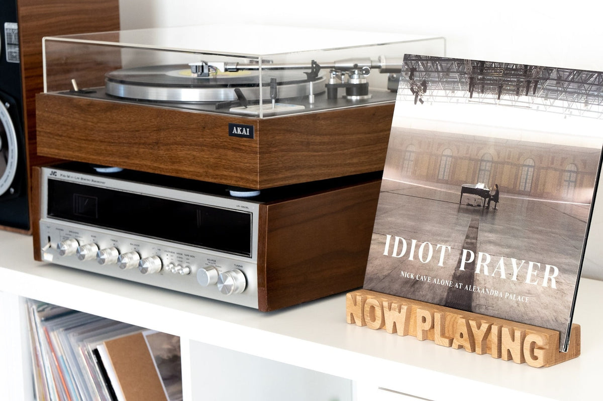 Plates vāka  displejs "NOW PLAYING"