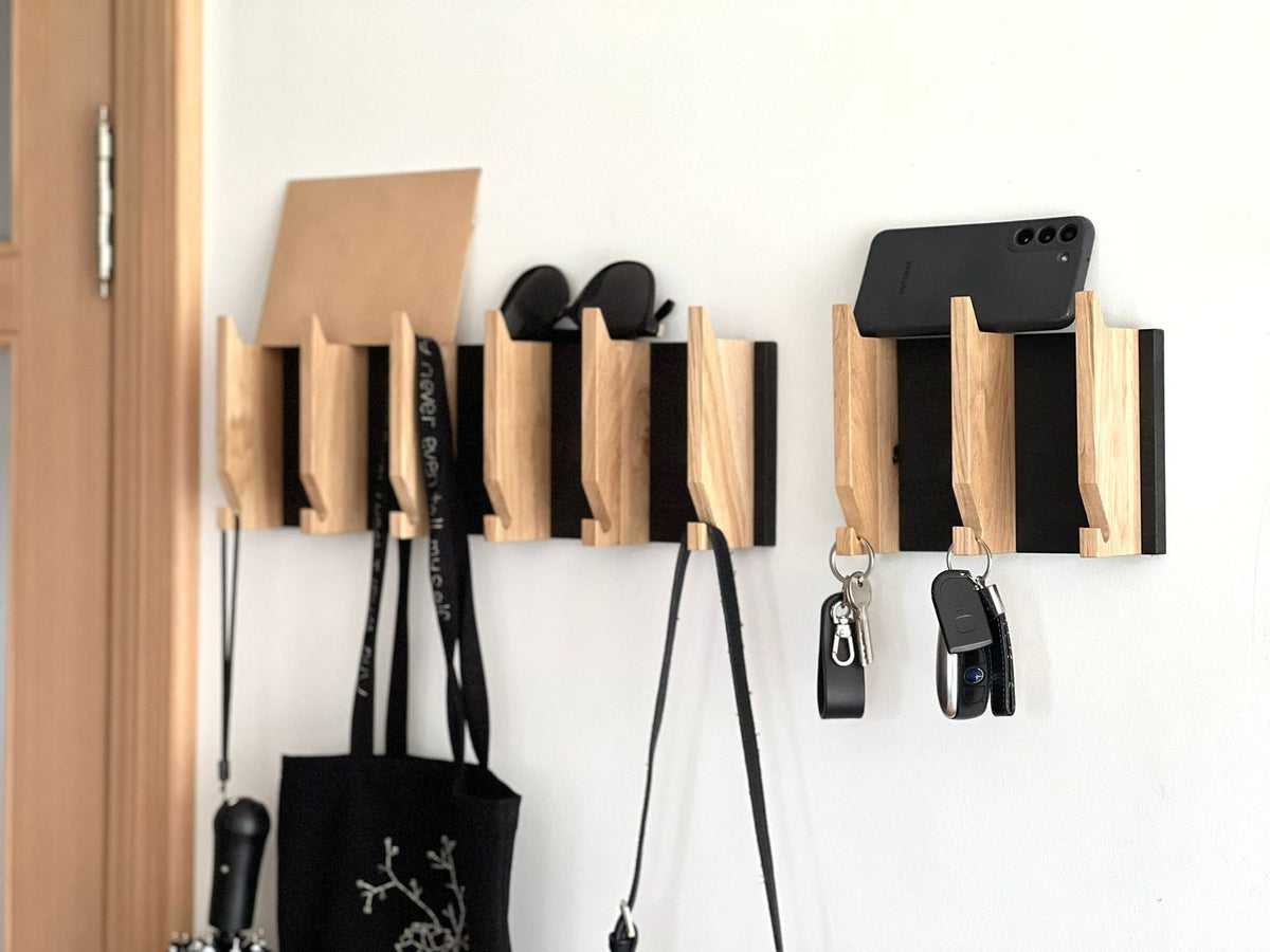 Entrance hall item rack