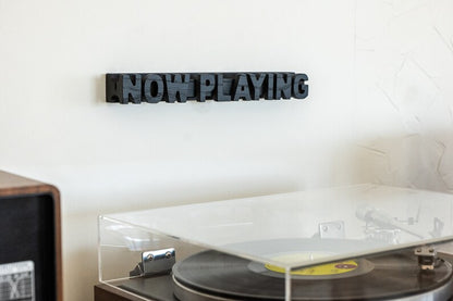 Plates vāka  displejs "NOW PLAYING"