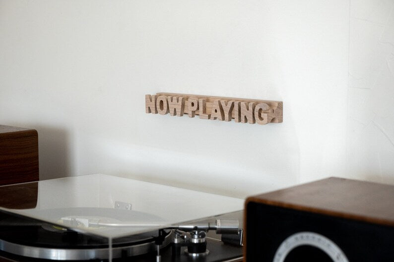 Plates vāka  displejs "NOW PLAYING"