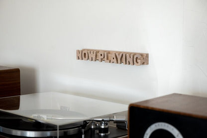 Plates vāka  displejs "NOW PLAYING"