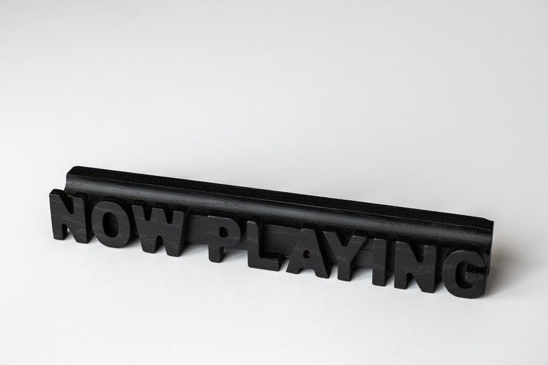 Plates vāka  displejs "NOW PLAYING"