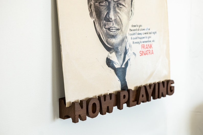 Plates vāka  displejs "NOW PLAYING"