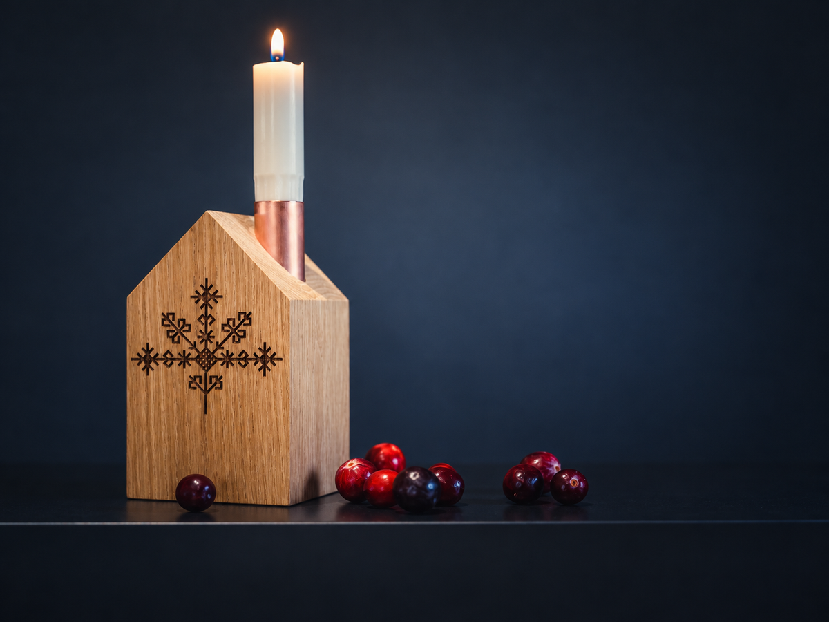Oak house candle holder M – Austras koks